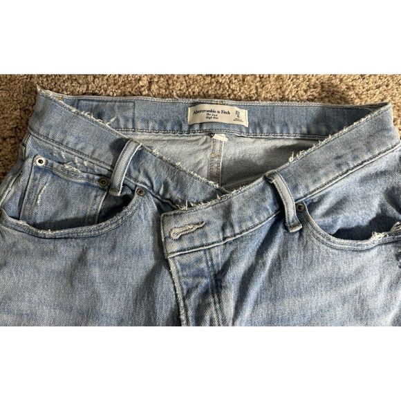 Abercrombie and Fitch The Dad High Rise Curve Love Light Wash Jeans Size 26/2S - Picture 1 of 8